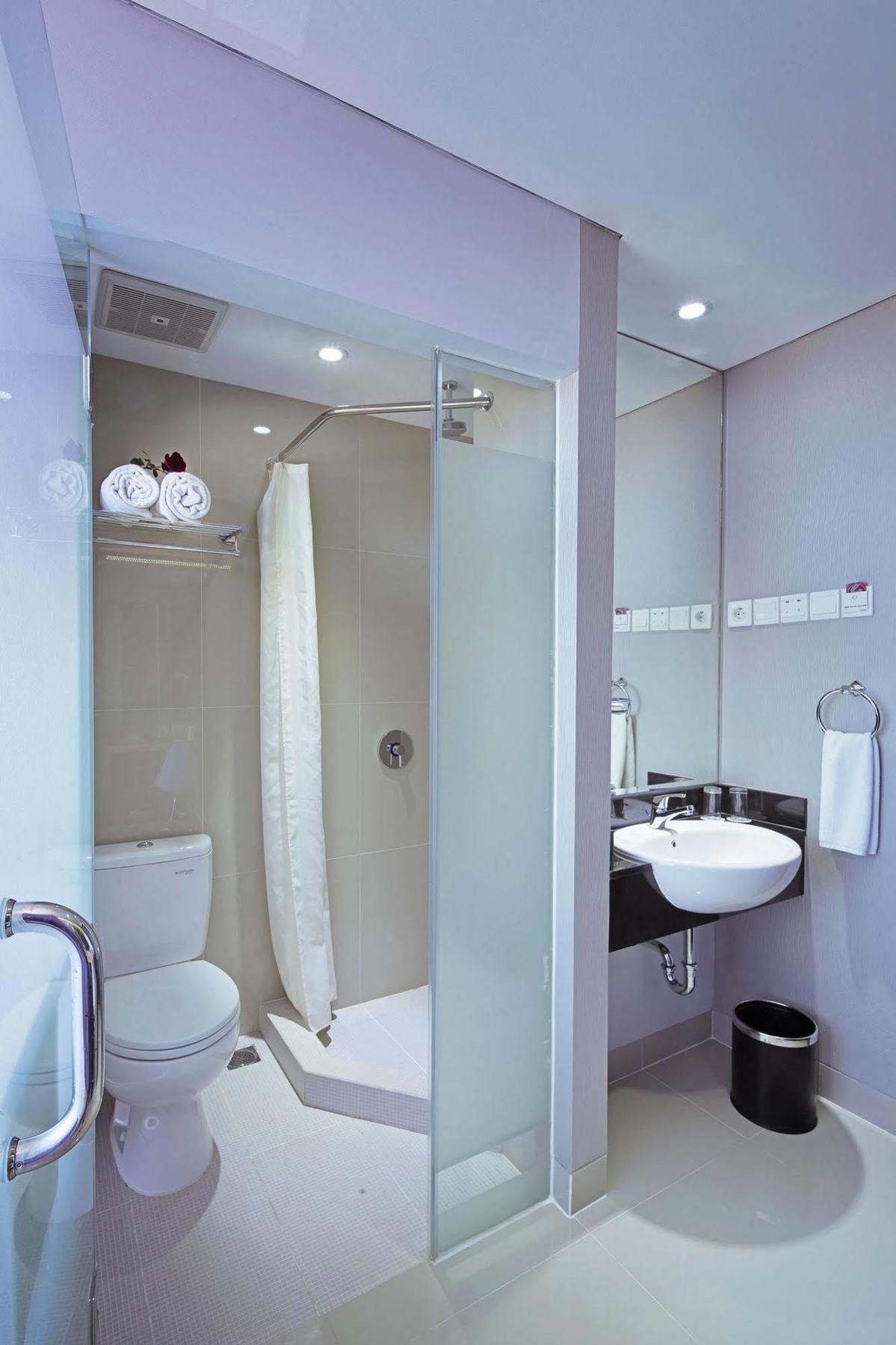 G Suites Hotel By Amithya Surabaya Buitenkant foto