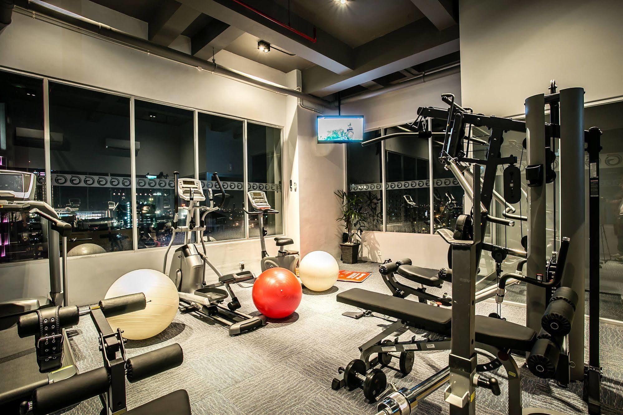 G Suites Hotel By Amithya Surabaya Buitenkant foto